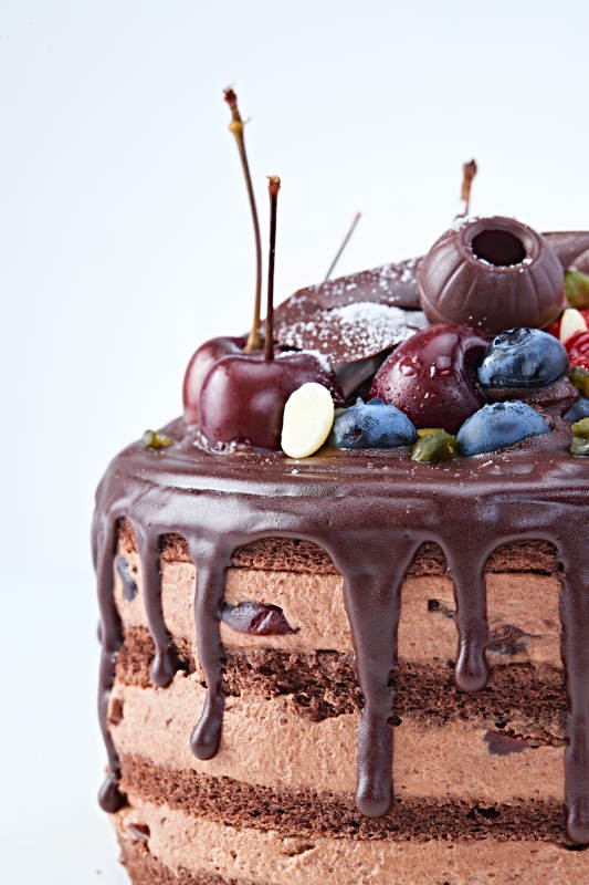 蓝莓草莓车厘子巧克力鲜奶慕斯生日蛋糕图片