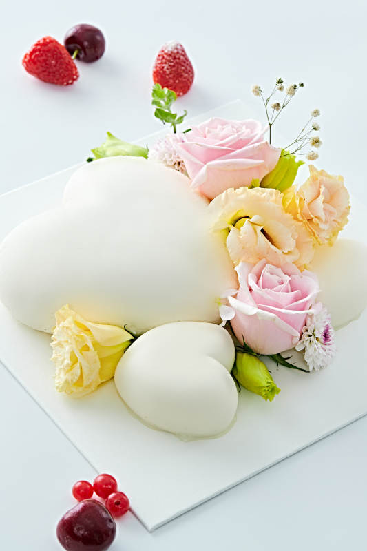 爱心造型椰奶香芋情人节蛋糕图片