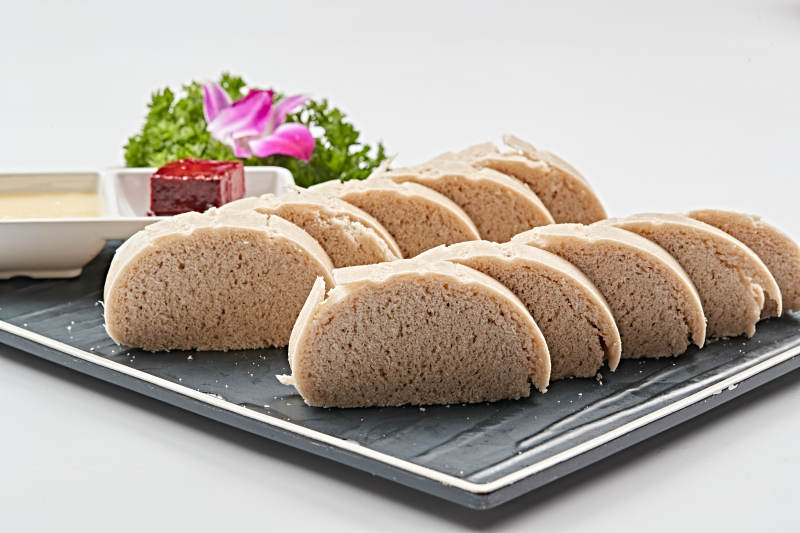 竹制笼屉装的黄金小窝头图片