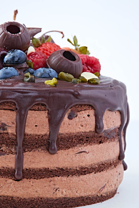 蓝莓草莓车厘子巧克力鲜奶慕斯生日蛋糕图片