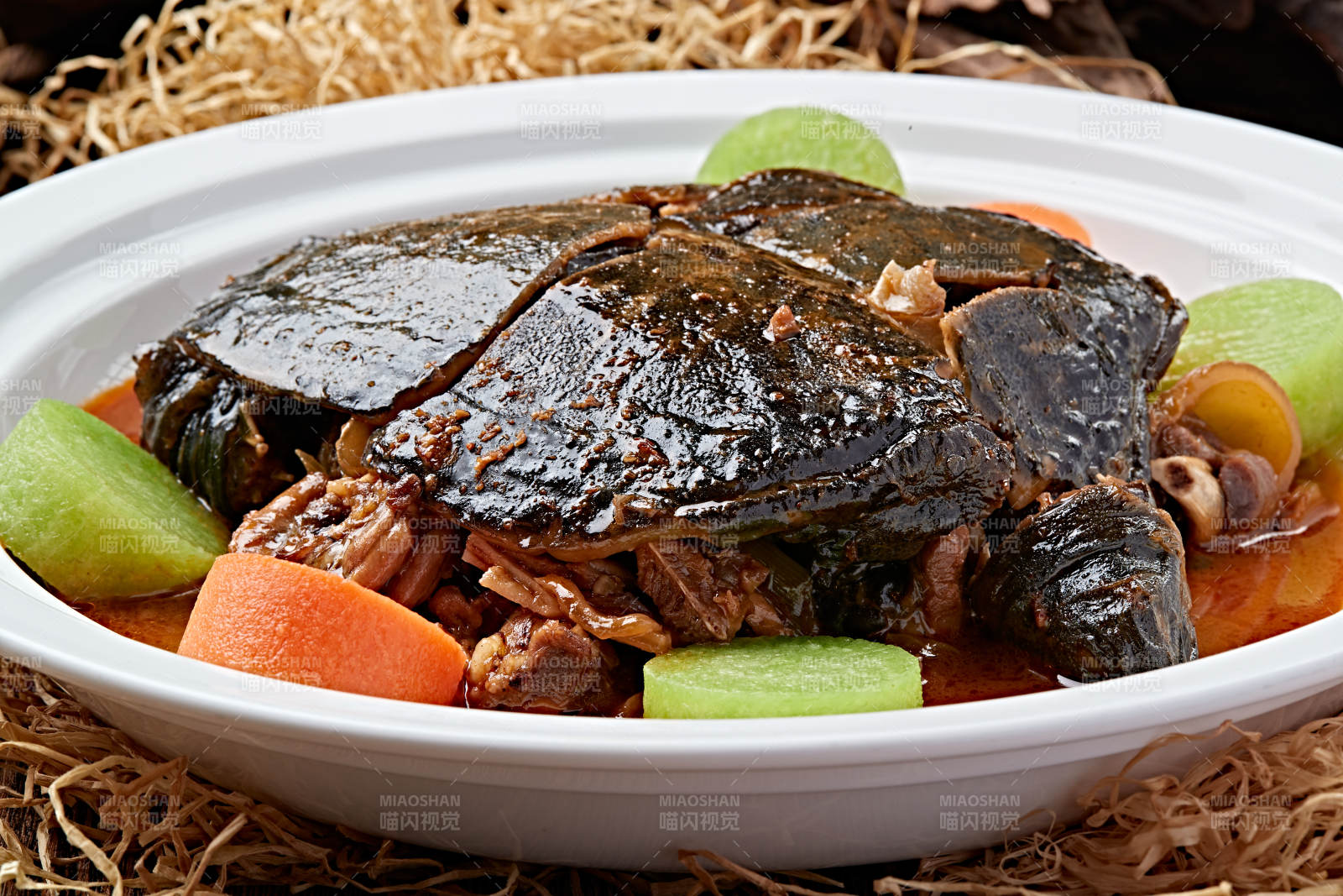 浓汤炖甲鱼图片