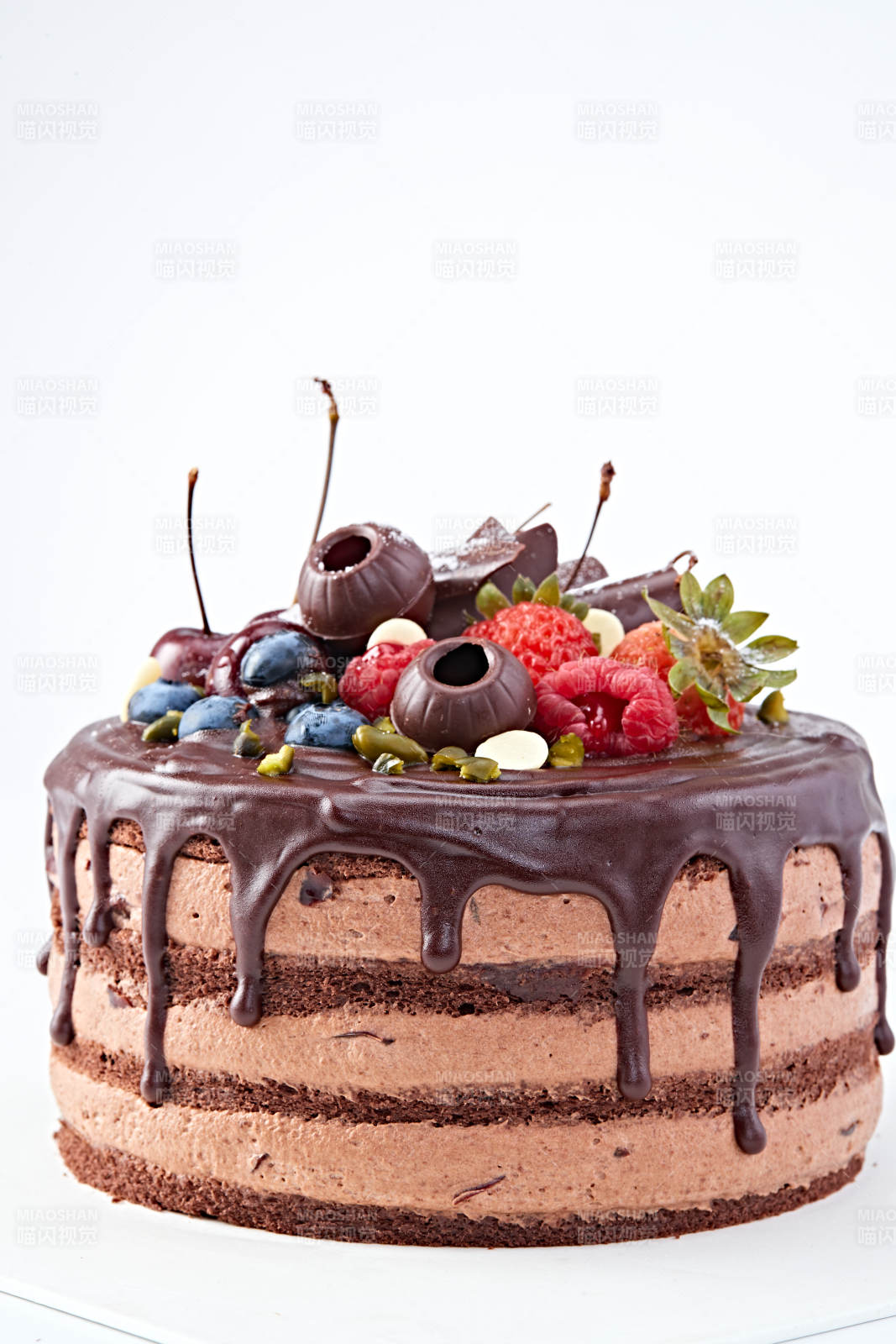 蓝莓草莓车厘子巧克力鲜奶慕斯生日蛋糕图片