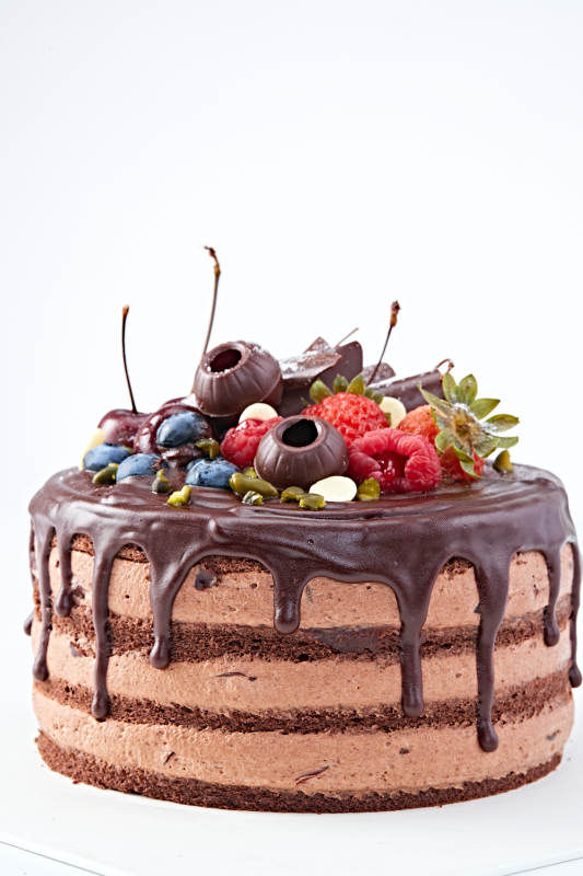 蓝莓草莓车厘子巧克力鲜奶慕斯生日蛋糕图片