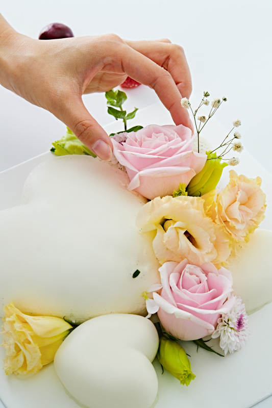 爱心造型椰奶香芋情人节蛋糕图片