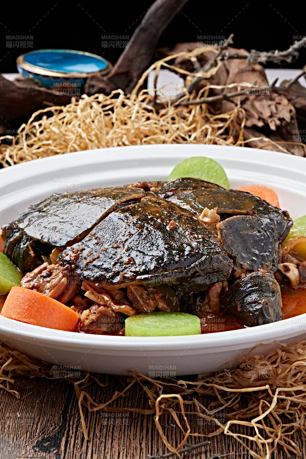 浓汤炖甲鱼图片