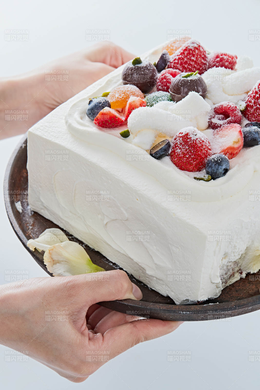 鲜水果奶油多层夹心蛋糕图片