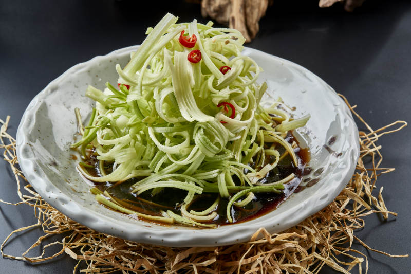 精美凉菜美味凉菜浇汁西芹丝图片