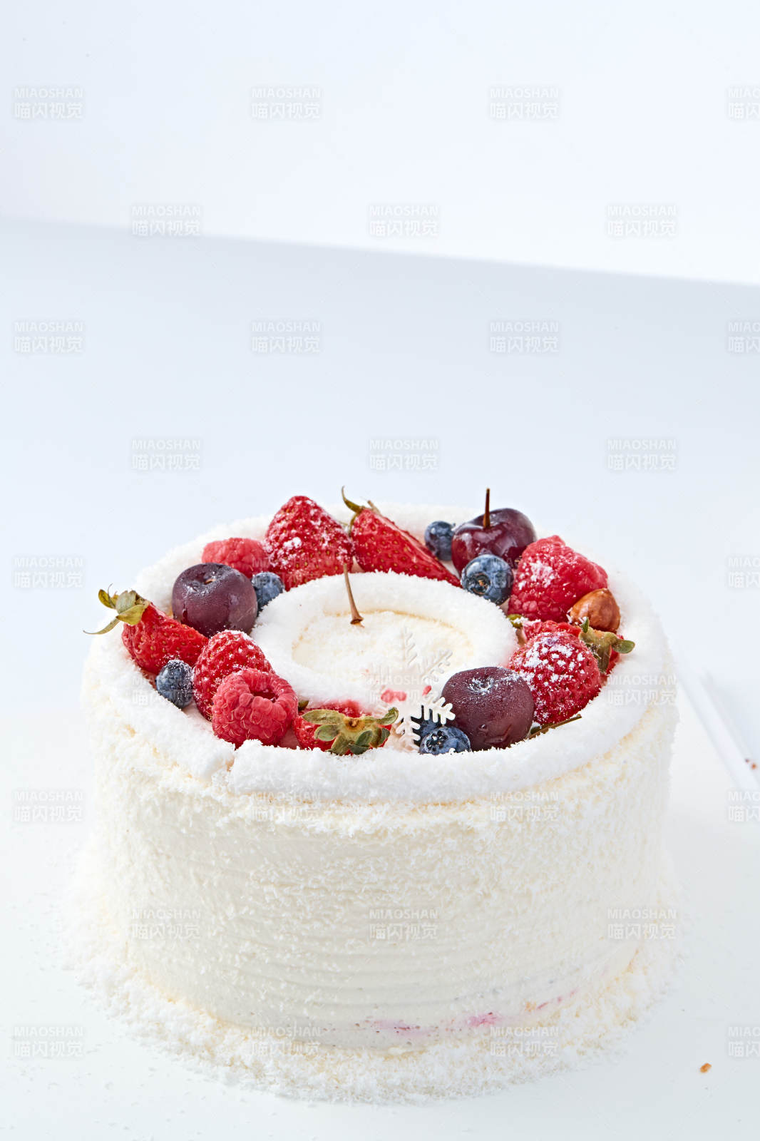 鲜水果椰蓉雪花生日蛋糕图片