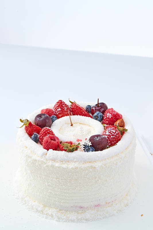 鲜水果椰蓉雪花生日蛋糕图片