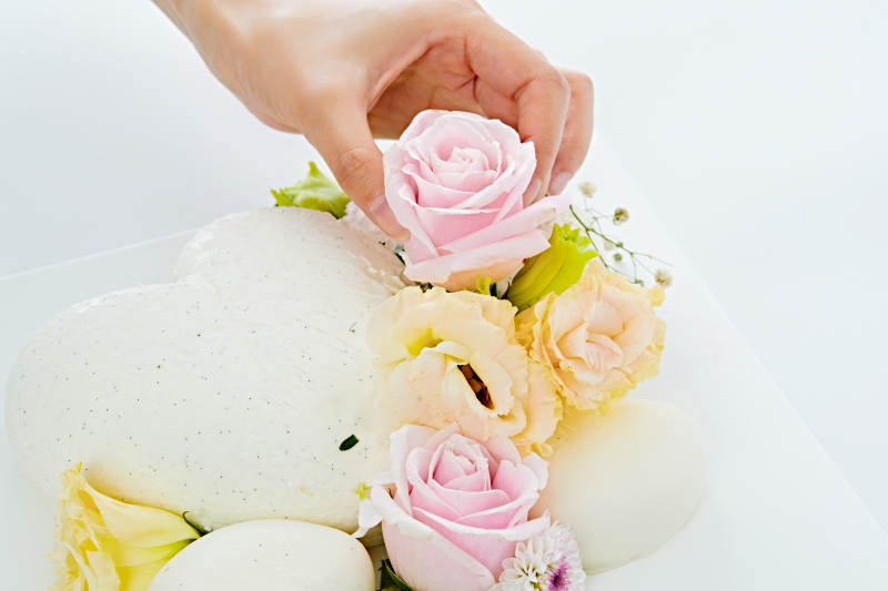 爱心造型椰奶香芋情人节蛋糕图片