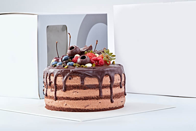 蓝莓草莓车厘子巧克力鲜奶慕斯生日蛋糕图片