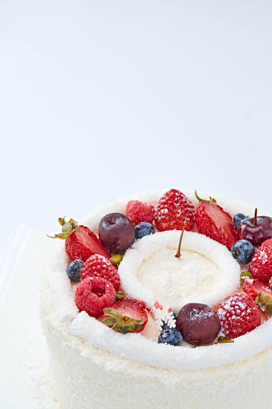 鲜水果椰蓉雪花生日蛋糕图片