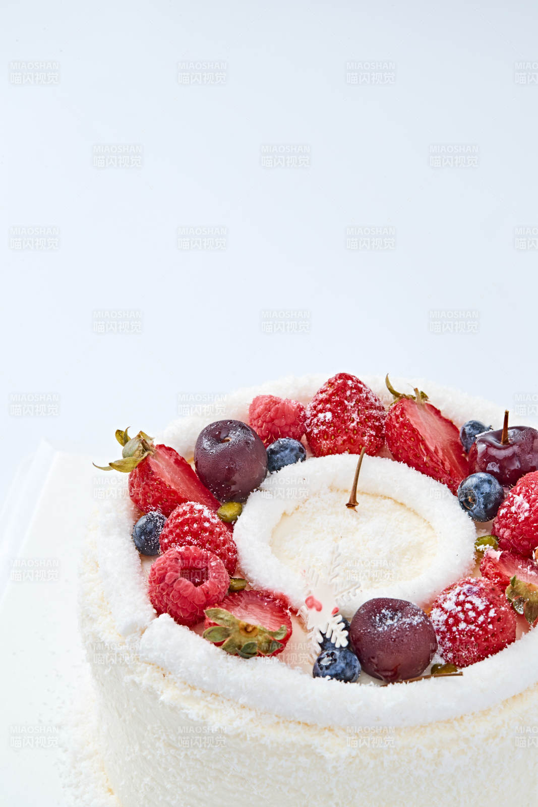 鲜水果椰蓉雪花生日蛋糕图片