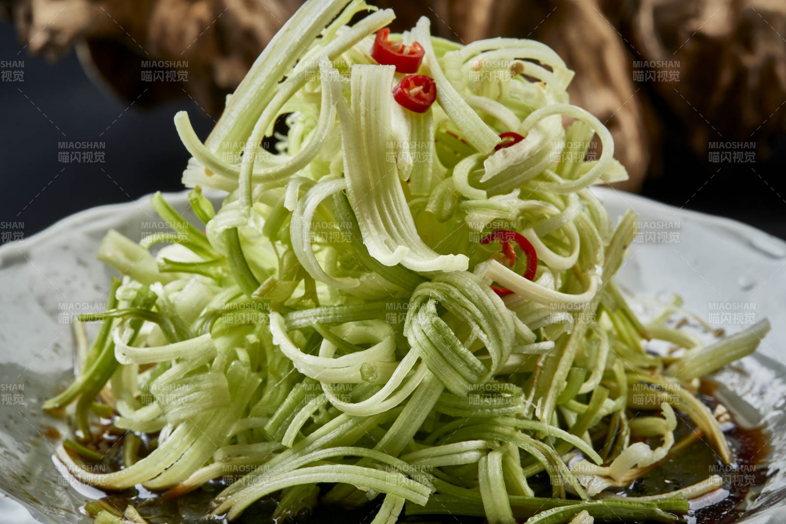 精美凉菜美味凉菜浇汁西芹丝图片