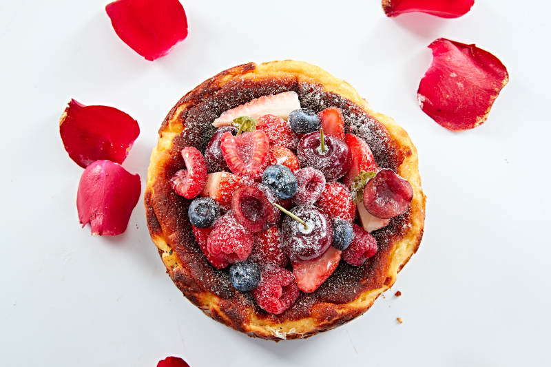 巴斯克芝士风暴鲜果乳酪蛋糕图片