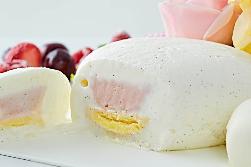 爱心造型椰奶香芋情人节蛋糕图片