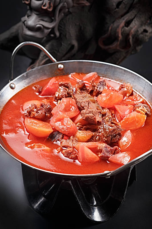 锅仔西红柿炖牛腩图片
