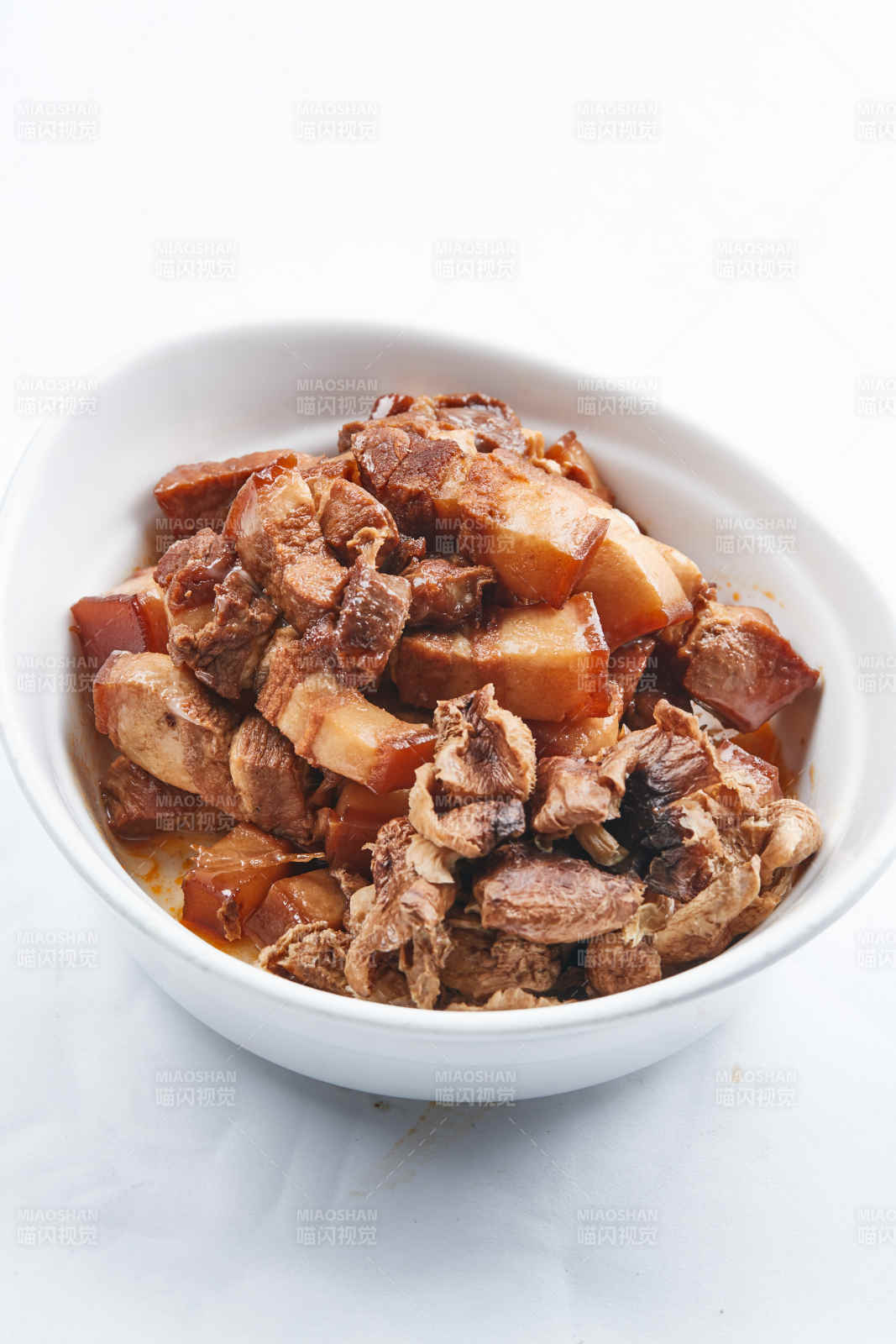 松蘑红烧肉图片