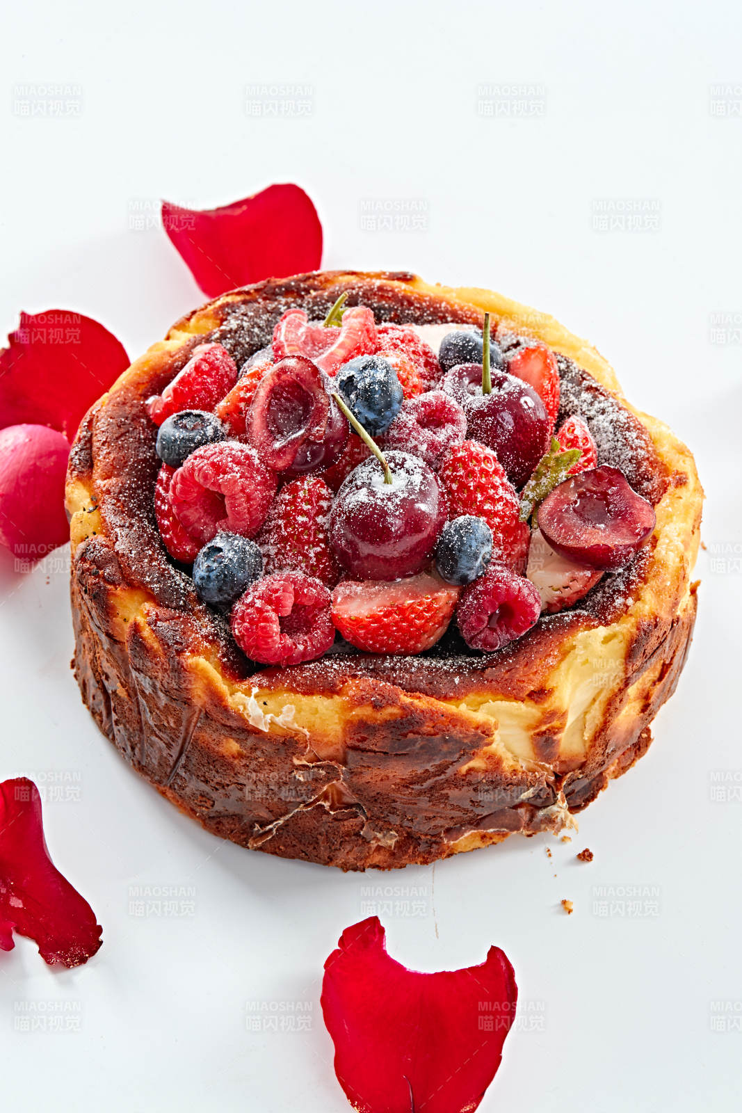 巴斯克芝士风暴鲜果乳酪蛋糕图片