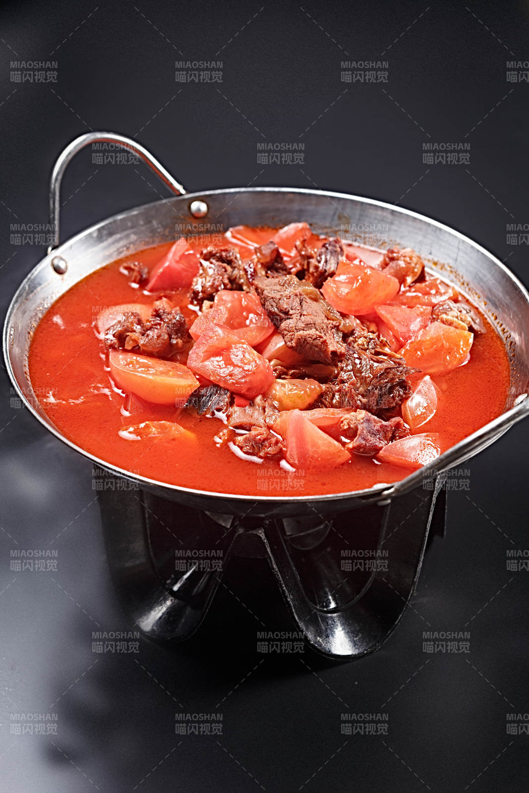 锅仔西红柿炖牛腩图片