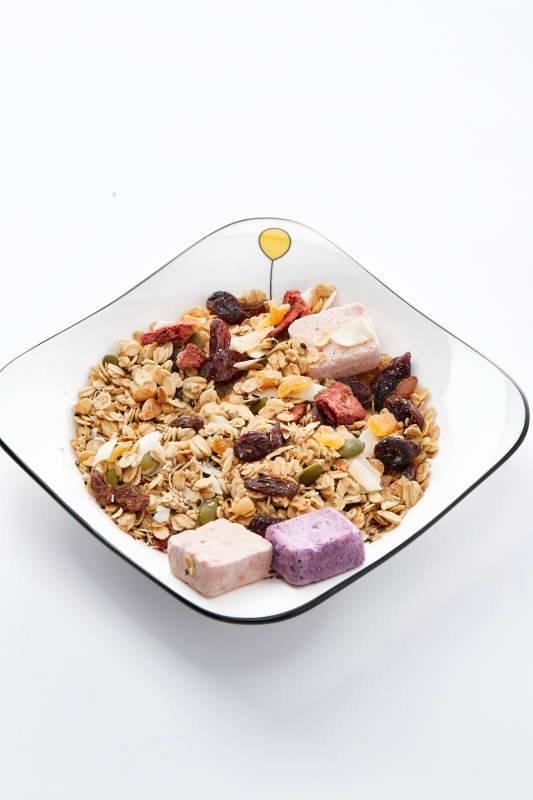 美味健康的营养早餐坚果混合烤燕麦图片