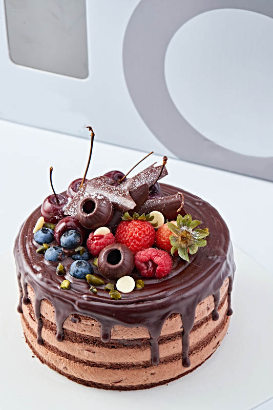 蓝莓草莓车厘子巧克力鲜奶慕斯生日蛋糕图片