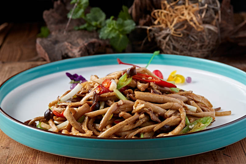 湘味辣炒肉丝茶树菇图片