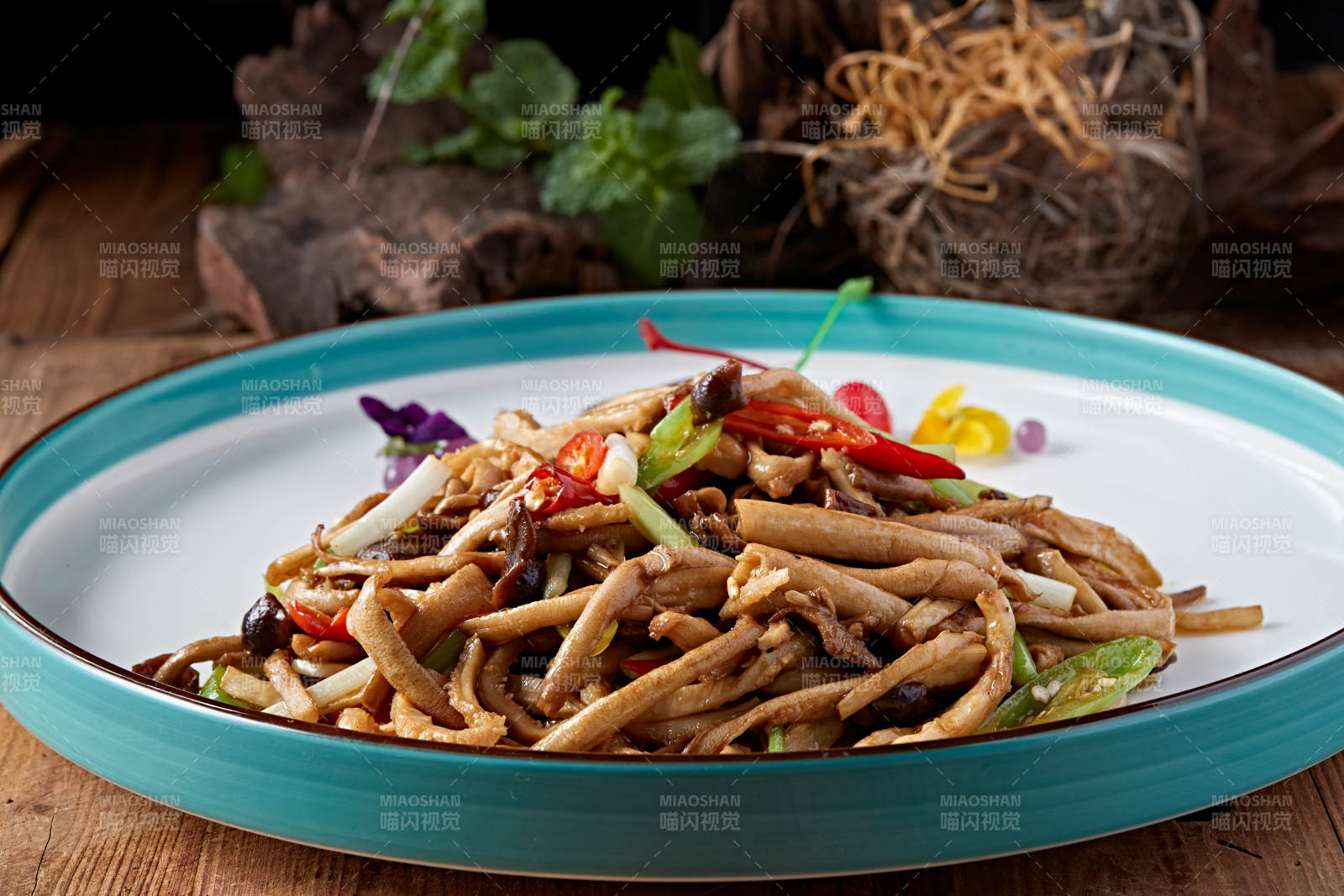 湘味辣炒肉丝茶树菇图片