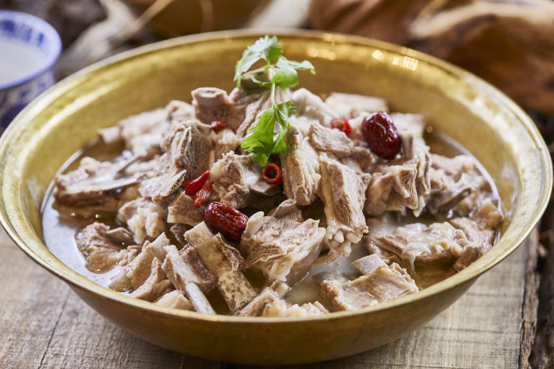 铜锅清水炖羊排图片