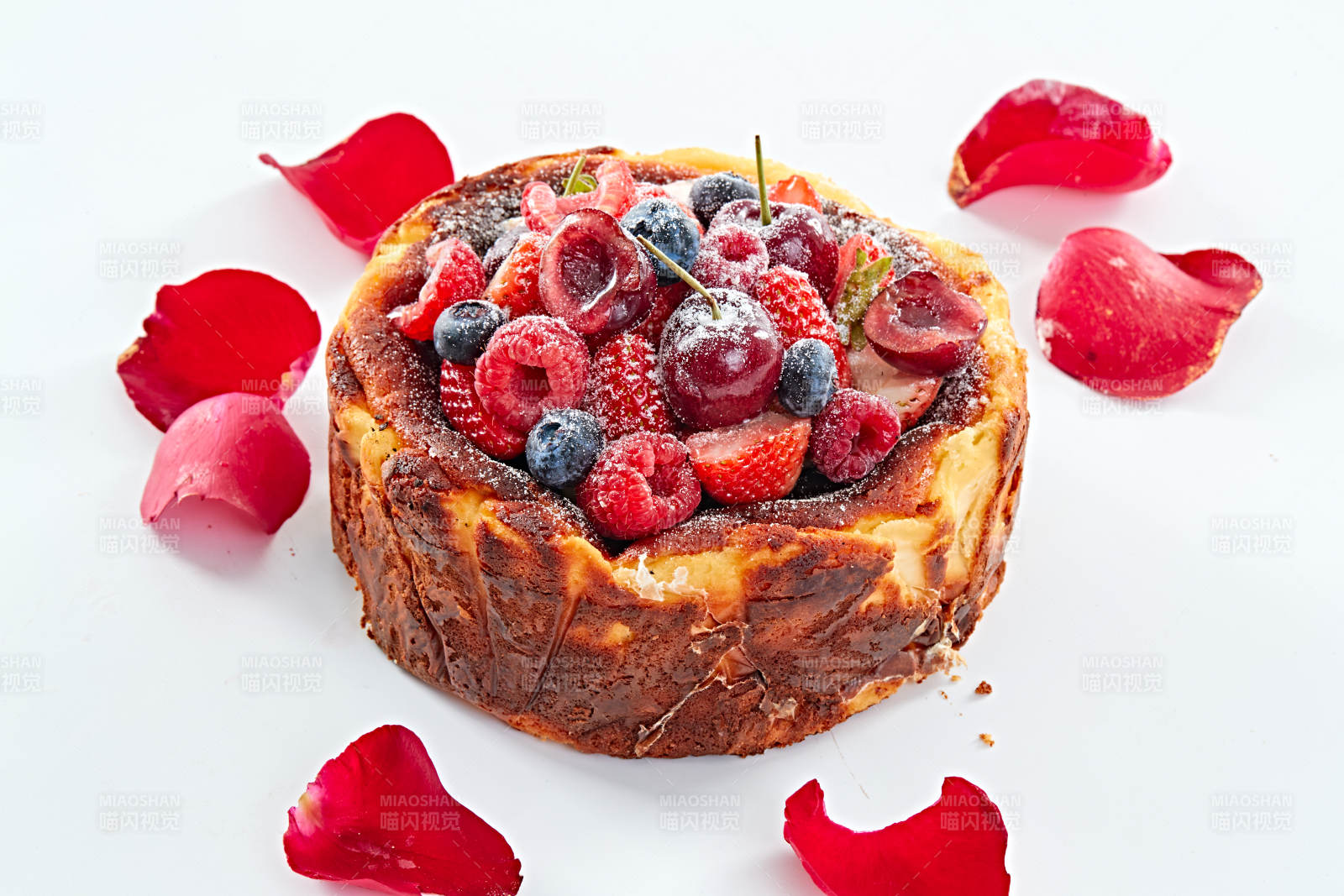 巴斯克芝士风暴鲜果乳酪蛋糕图片