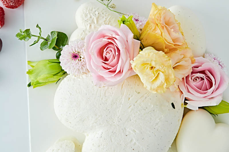 爱心造型椰奶香芋情人节蛋糕图片