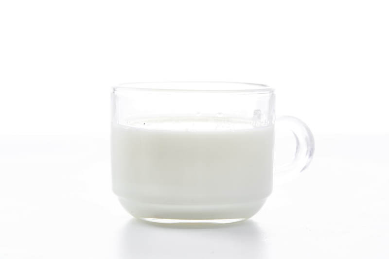 一杯醇香无比的新鲜牛奶图片