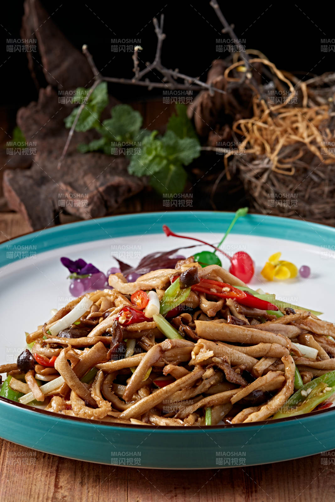 湘味辣炒肉丝茶树菇图片