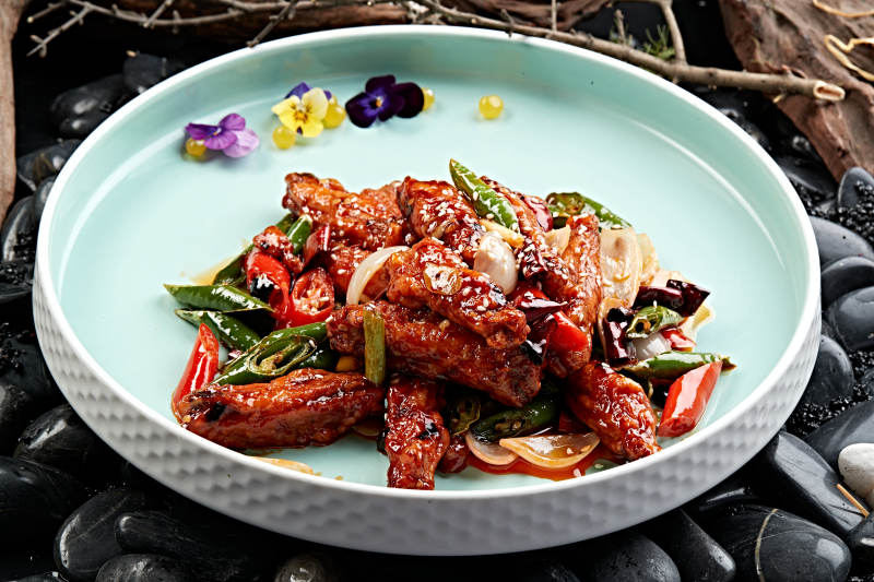 川香油炸麻辣鸡翅中图片