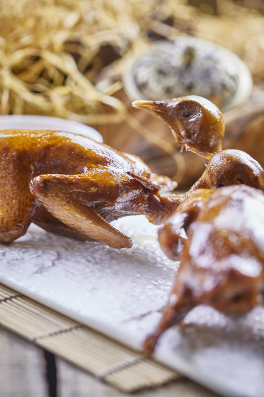 港式香酥脆皮乳鸽图片