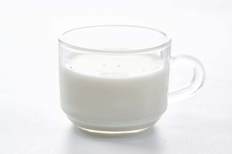 一杯醇香无比的新鲜牛奶图片