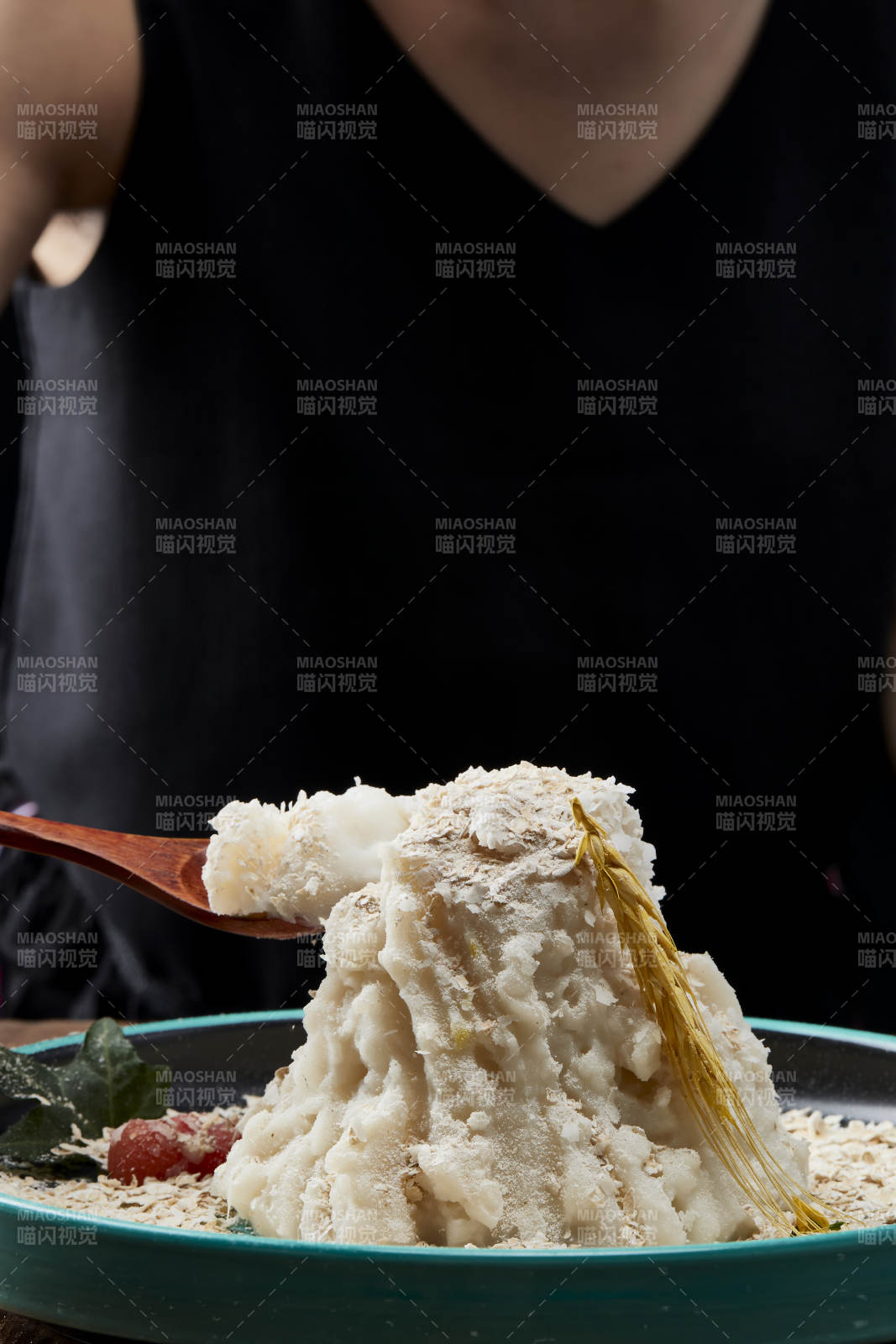 传统健康美食营养土豆泥配薯片图片