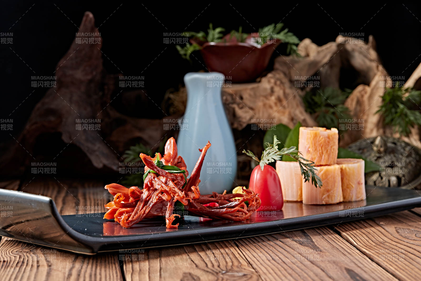 韩国泡菜配飘香卤味鸭舌图片