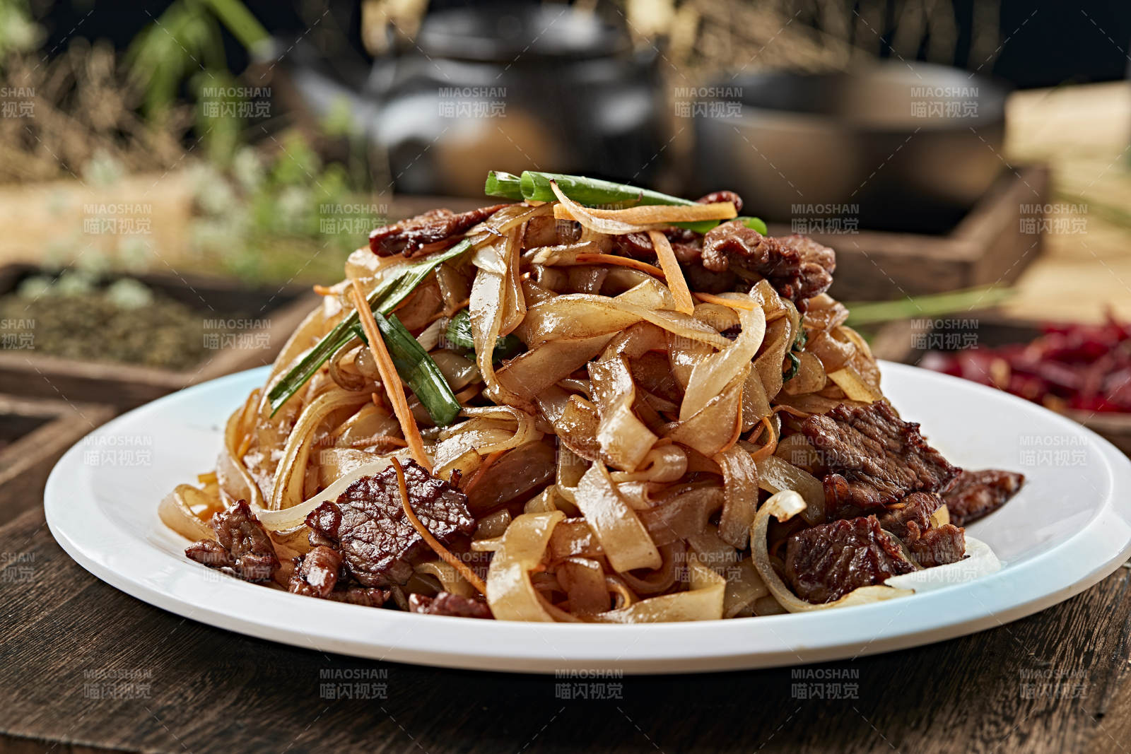 港式茶餐干炒牛河图片