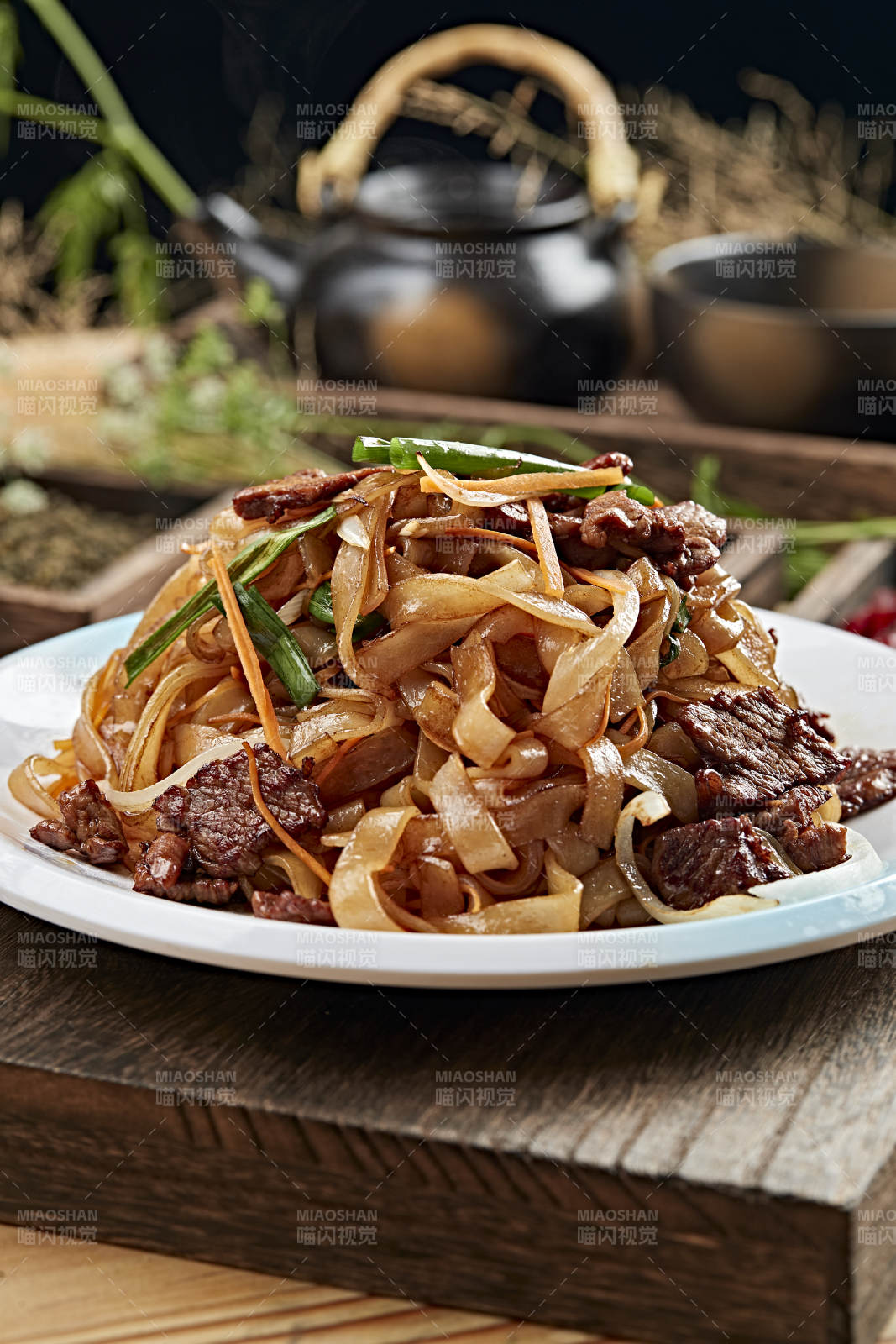 港式茶餐干炒牛河图片