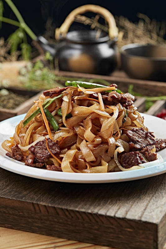 港式茶餐干炒牛河图片