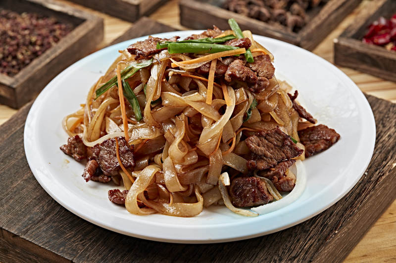 港式茶餐干炒牛河图片