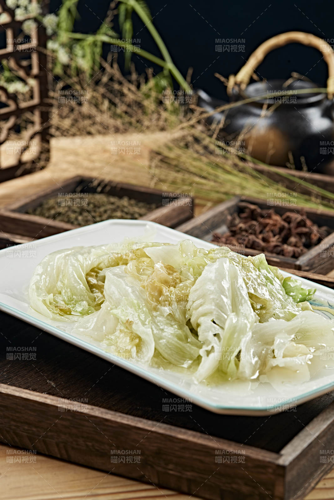 港式茶餐鲜鸡汤煮手撕生菜图片
