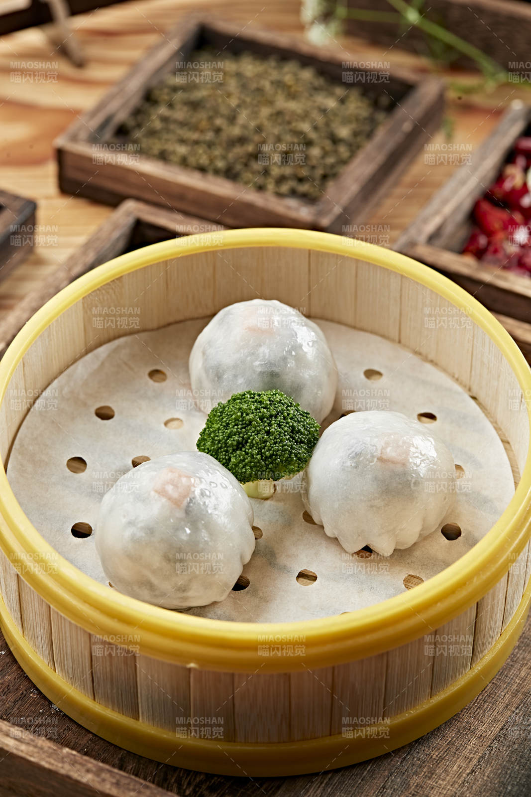 港式茶餐冰皮水晶雪菜猪肉包图片