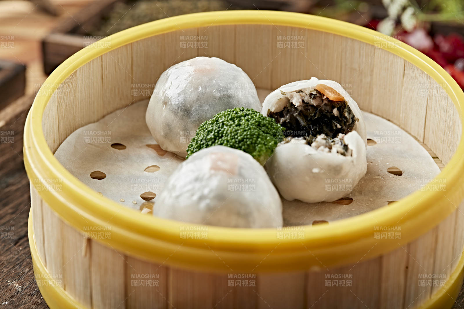 港式茶餐冰皮水晶雪菜猪肉包图片