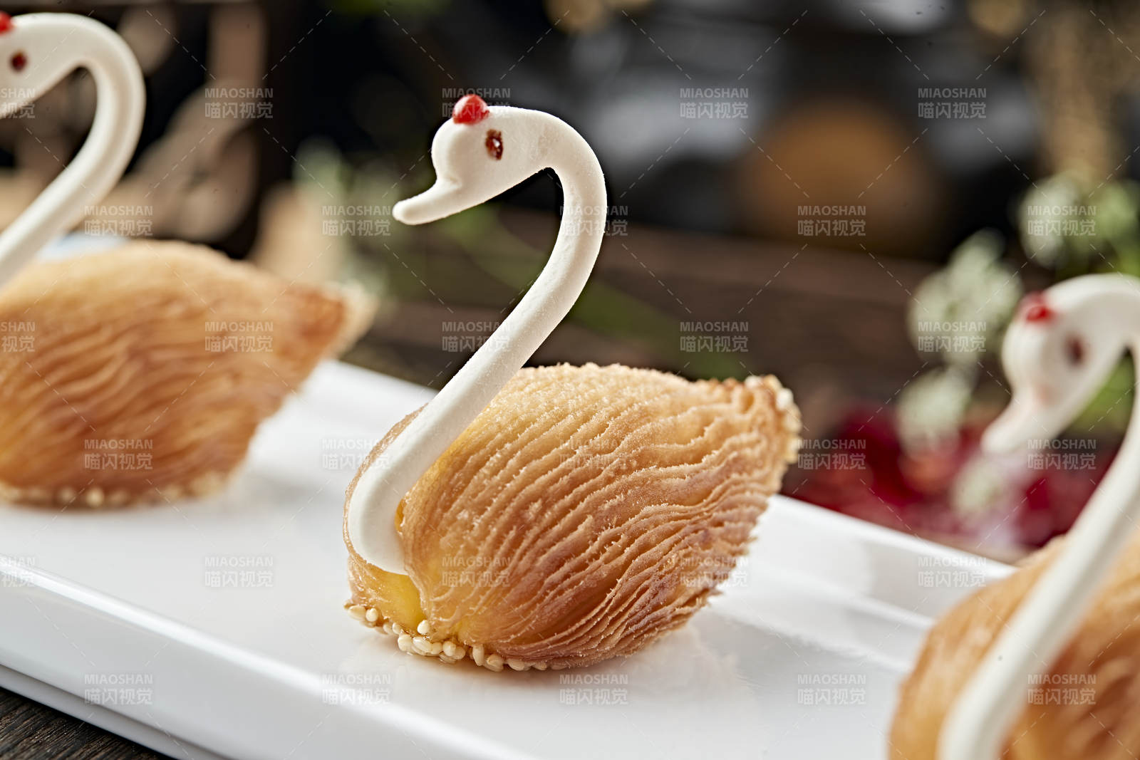 港式茶餐天鹅榴莲酥图片