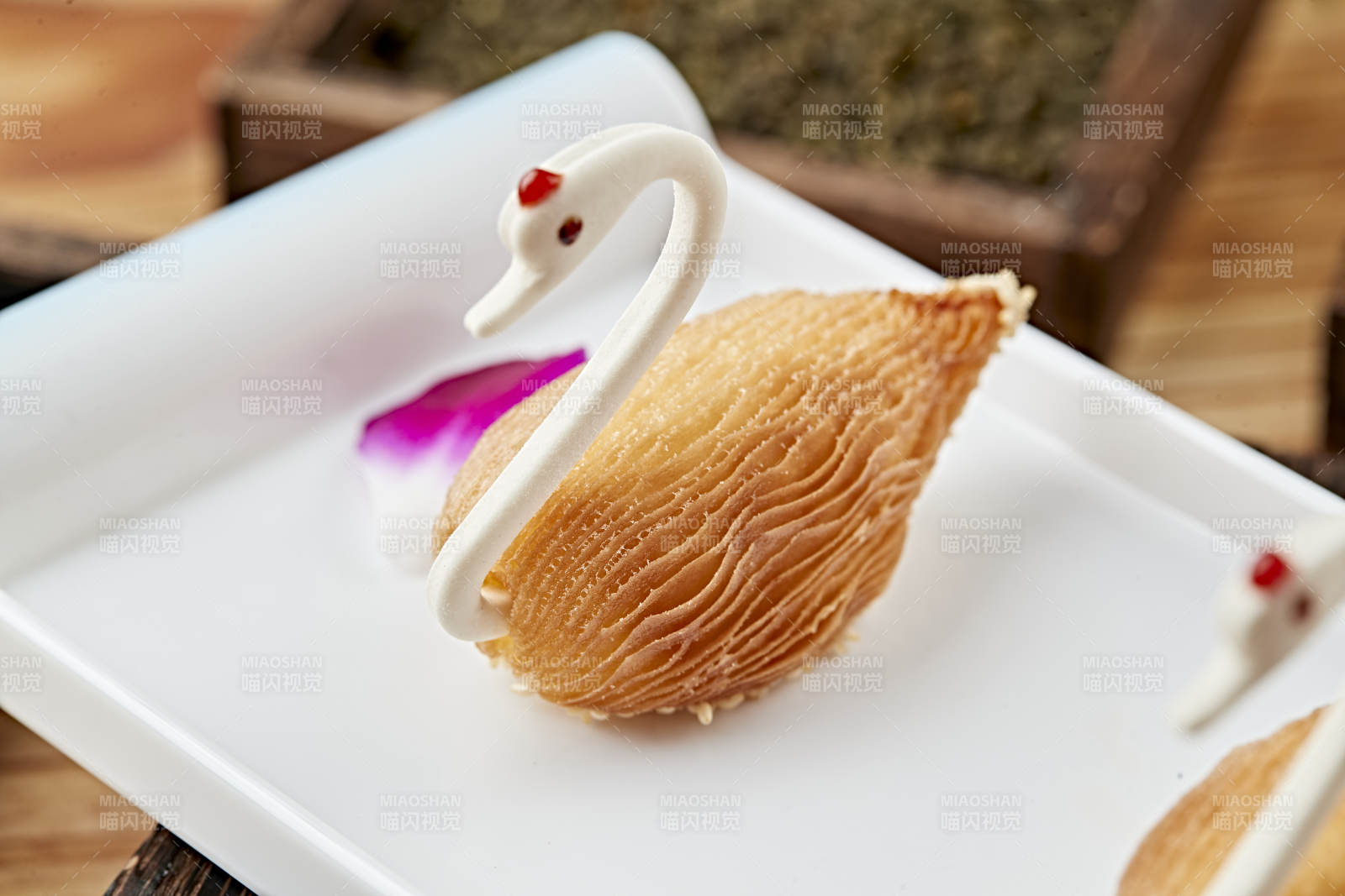 港式茶餐天鹅榴莲酥图片