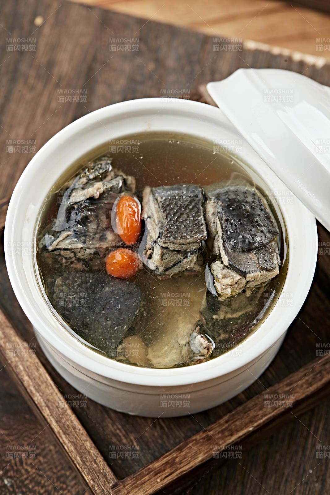 港式茶餐滋补乌鸡汤图片