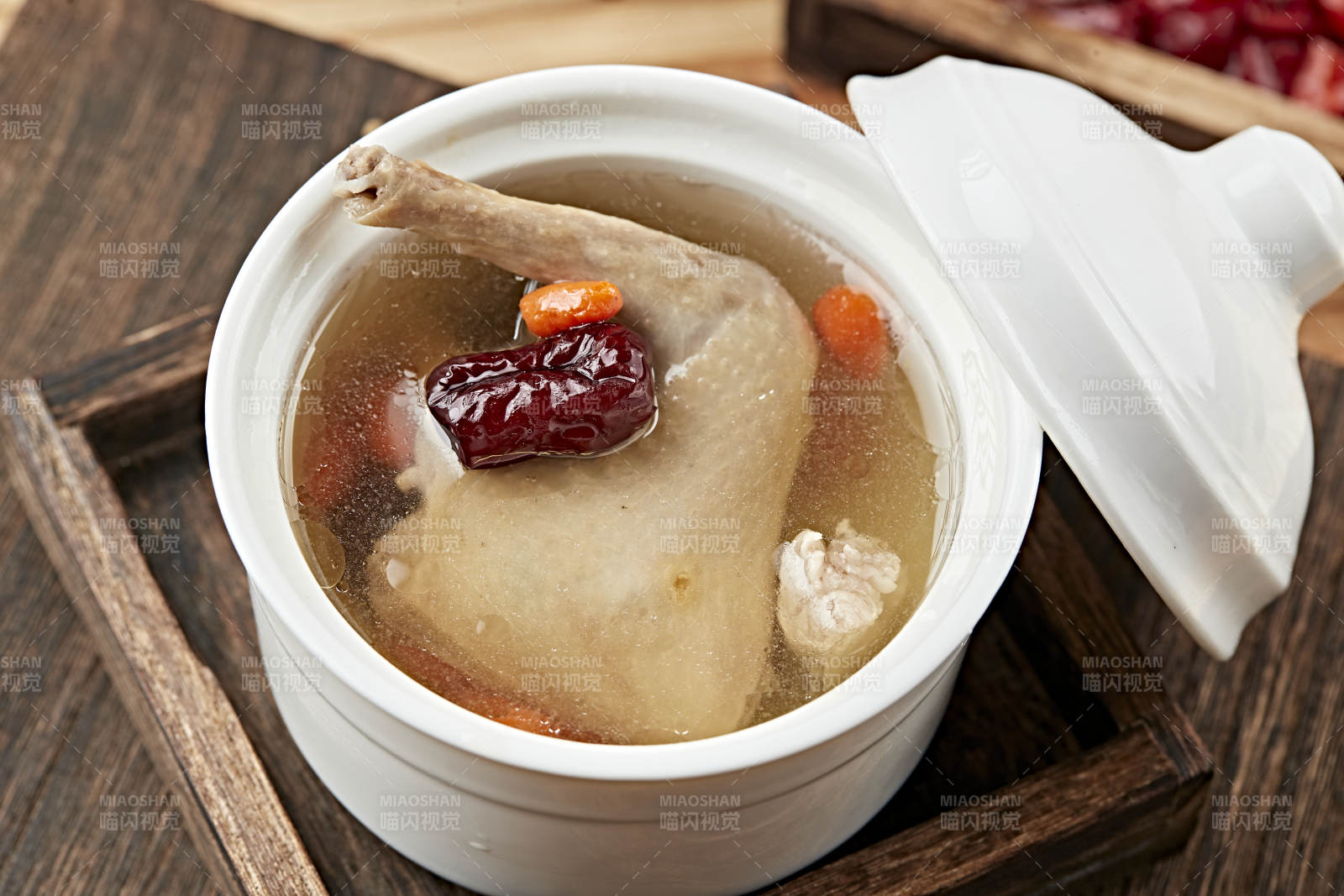 港式茶餐老汤炖乳鸽图片