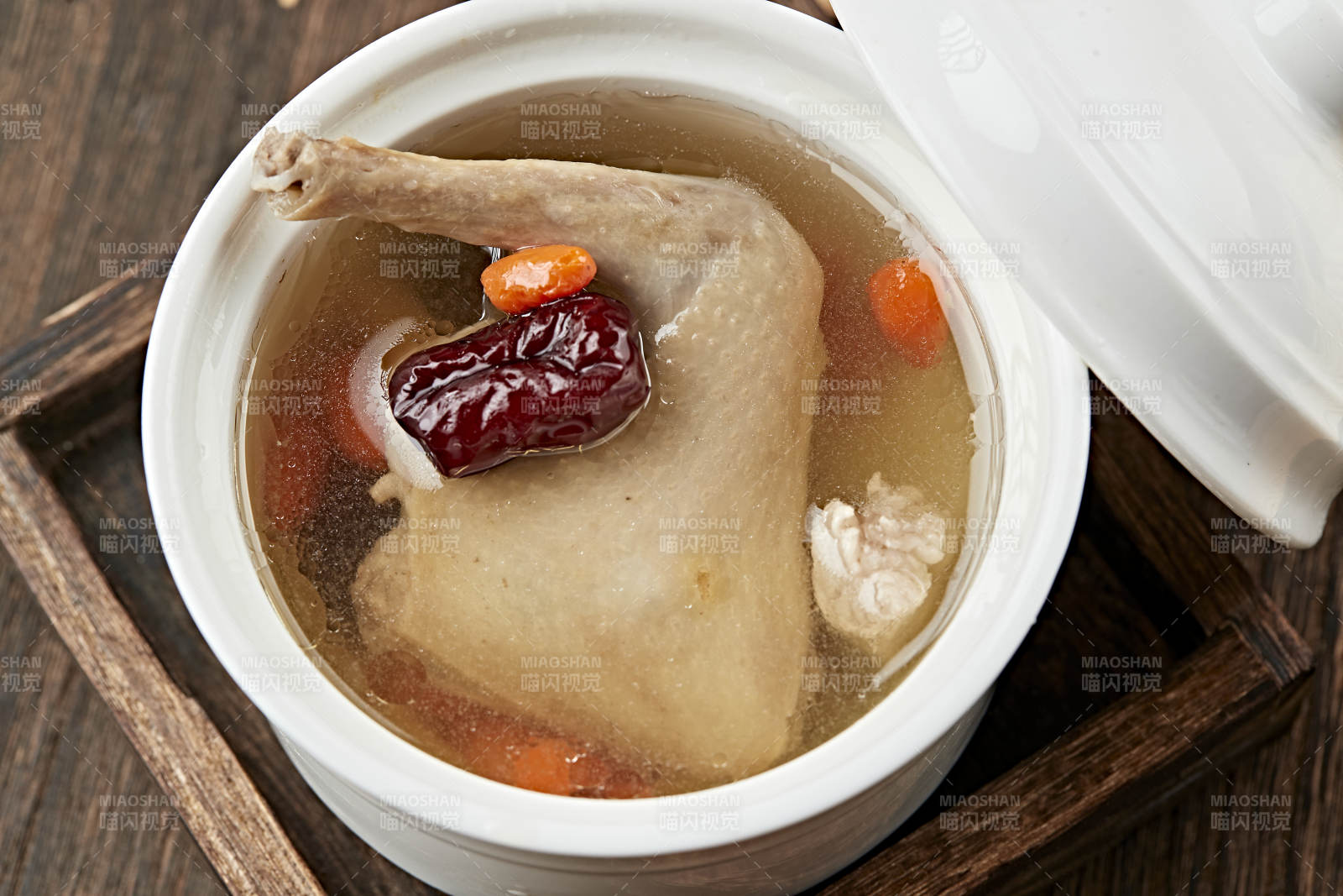 港式茶餐老汤炖乳鸽图片